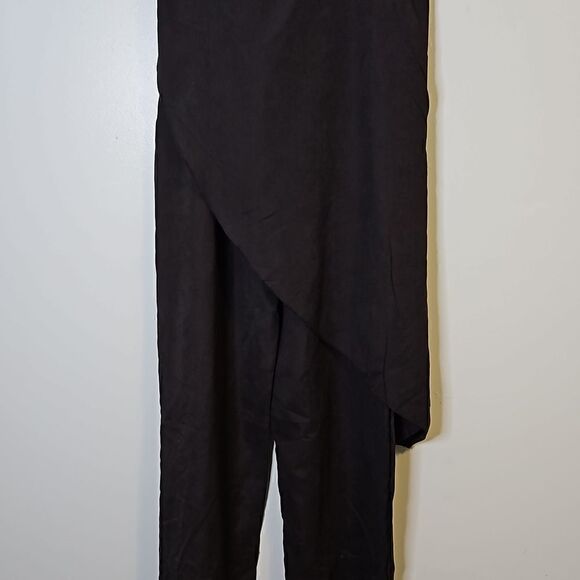 Black jumpsuit with a flowy overlay. Size M. - Picture 7 of 7